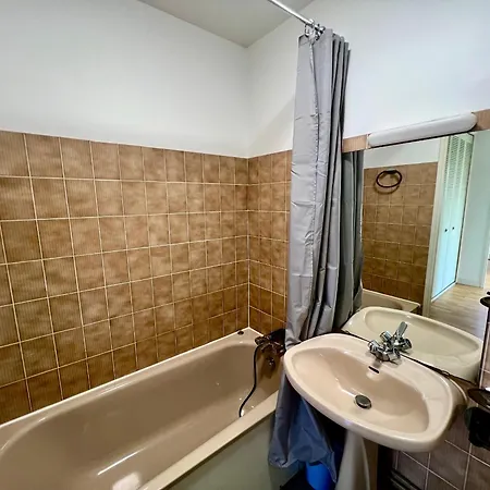 Apartment T2 Idealement Situe A - Proche Plage, Commerces Et Gare - Parking Prive - Fr-1-319-452 Arcachon