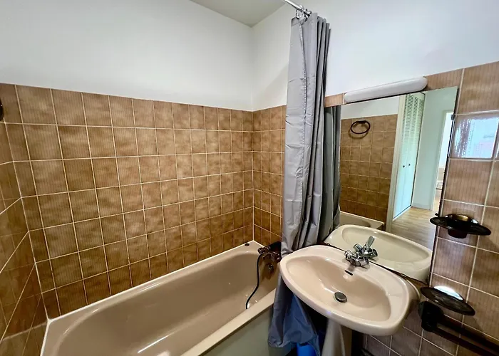 Apartment T2 Idealement Situe A - Proche Plage, Commerces Et Gare - Parking Prive - Fr-1-319-452 Arcachon