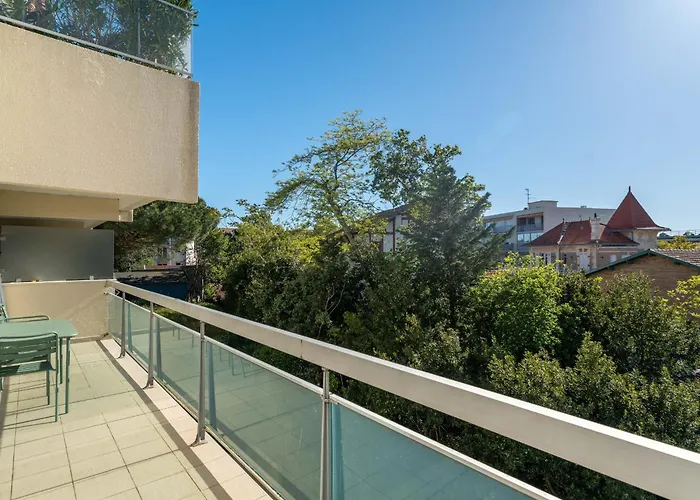 Apartment T2 Idealement Situe A - Proche Plage, Commerces Et Gare - Parking Prive - Fr-1-319-452 *
